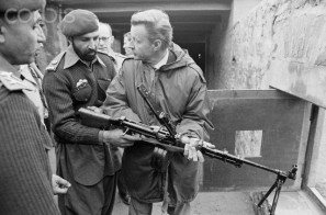 US FOREIGN POLICY ADVICE IN THE KYBER PASS: Brzezinski manhandles a machine gun at a Pakistan Army outpost after having armed the “stirred-up Moslems” who comprised the Mujahideen (February 3, 1980).
